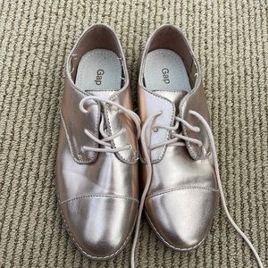 Gap nwot girls size 2 rose gold oxfords